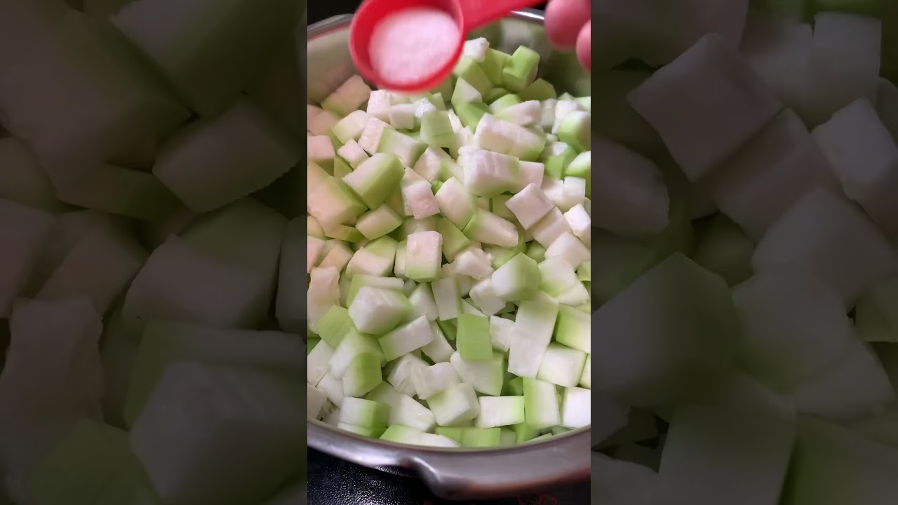 The most delicious bottle gourd curry 🥹&hearts;️ ! Recipe in the comments ;)