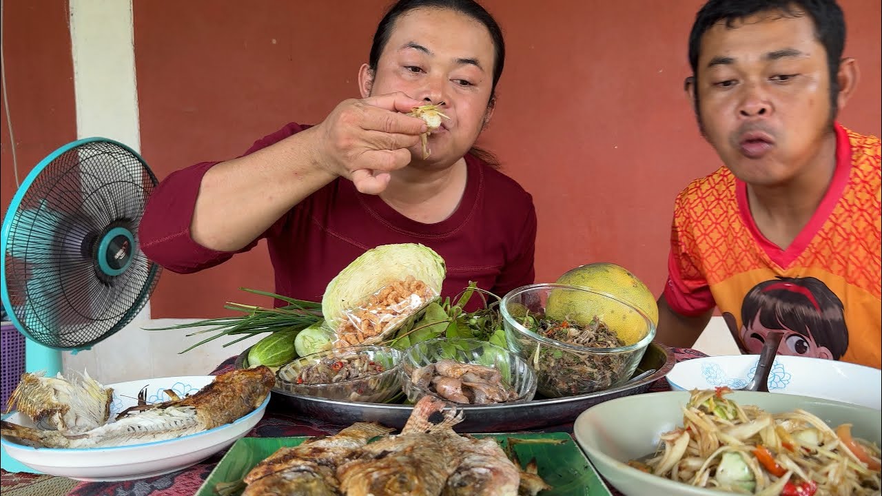 ส้มตำเผ็ดๆ แจ่วเห็ดปลวกอร่อยๆชุดเมี่ยงปลาเผากินคู่กัน เมนูบ้านๆของเรา