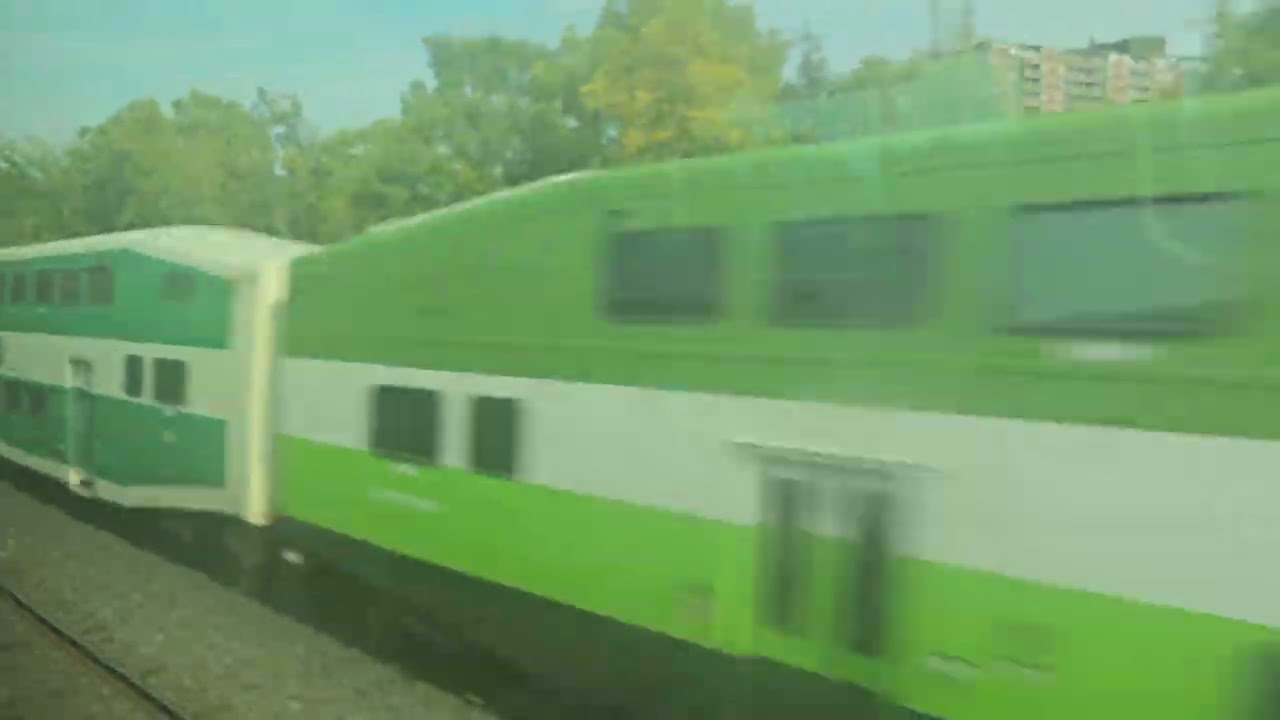 GO Pickering 16:02 Train - GO 660E