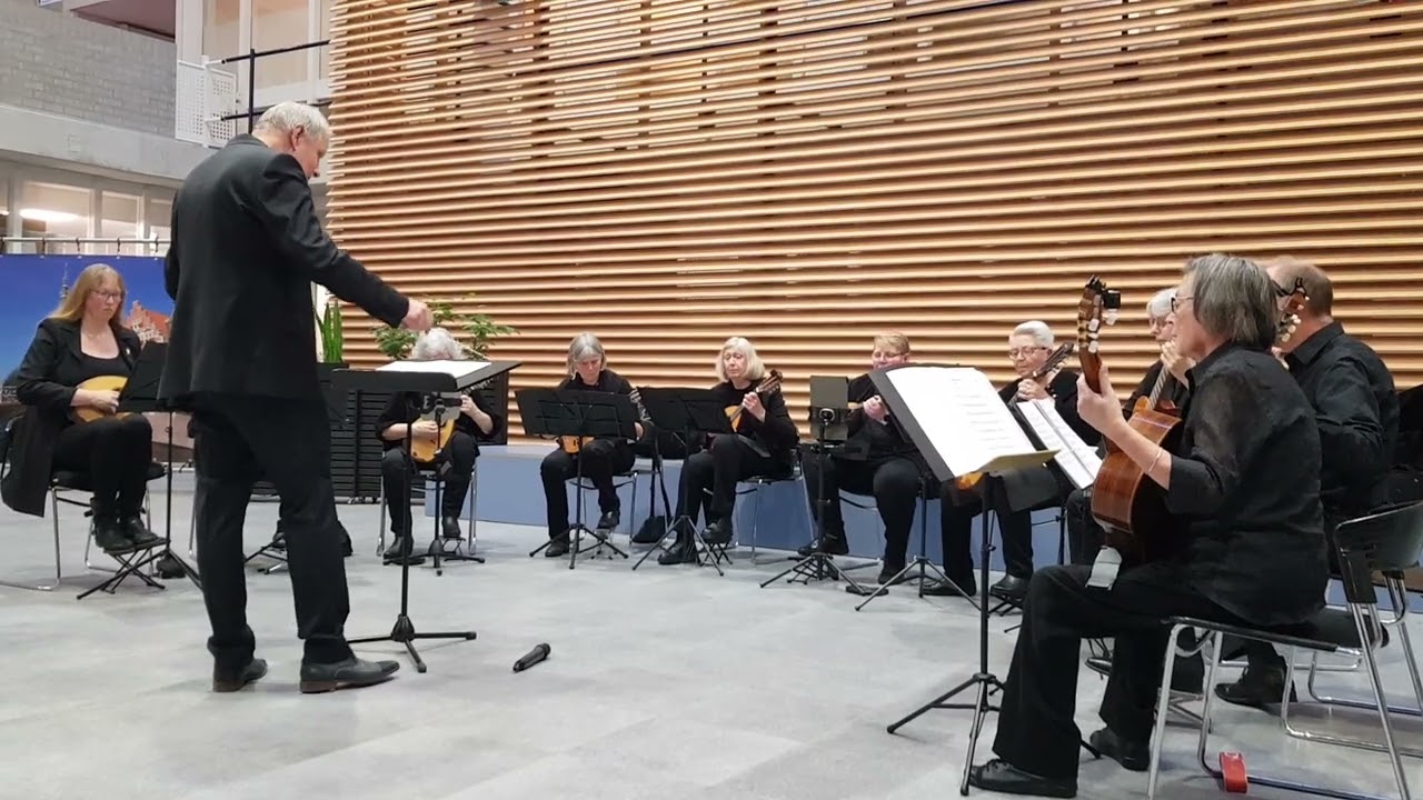MANDOLINEORKEST ONI O.L.V. COR ROOZENDAAL. MUZIEK VAN E. GRIEG, F. WALTER, C. ROOZENDAAL, K. WÖLKI 🎶