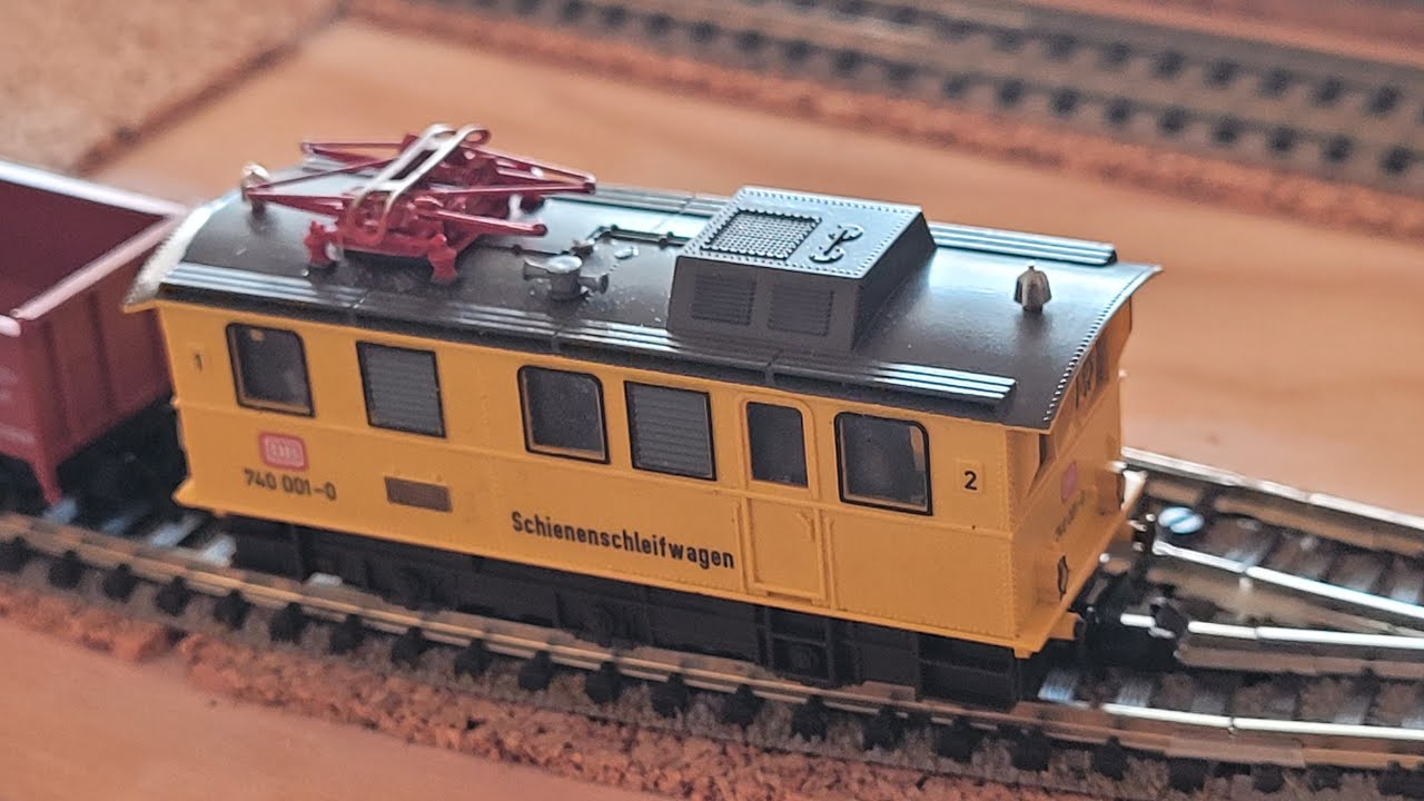 Eine Runde mit der Schienenreinigungslok BR  740 Spur N