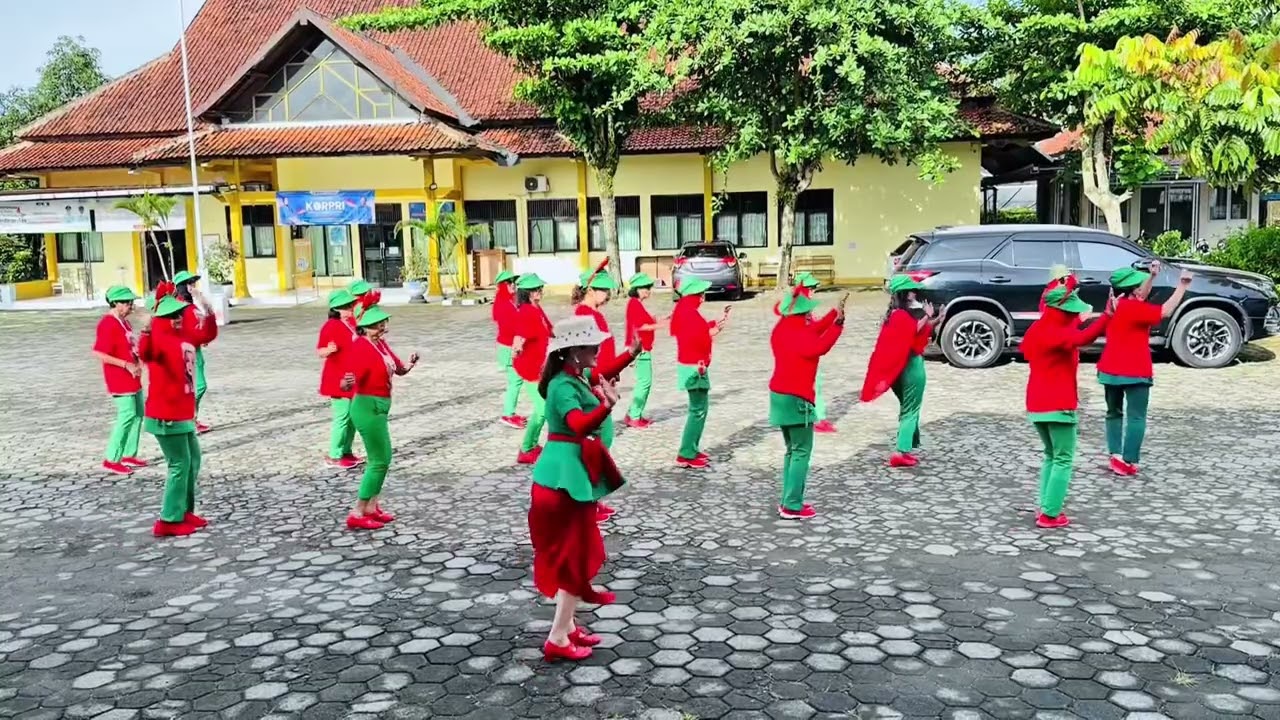 Jingle Bells Line Dance// Choreo : Ki Ju Kim // Demo : HMD Gombong //
