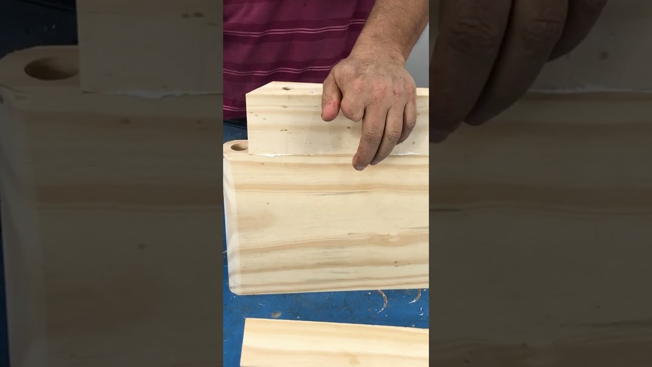 Banqueta plegable que pocos saben hacer 😎  #diy #wood #manualidades #carpinteriafacil #woodworking