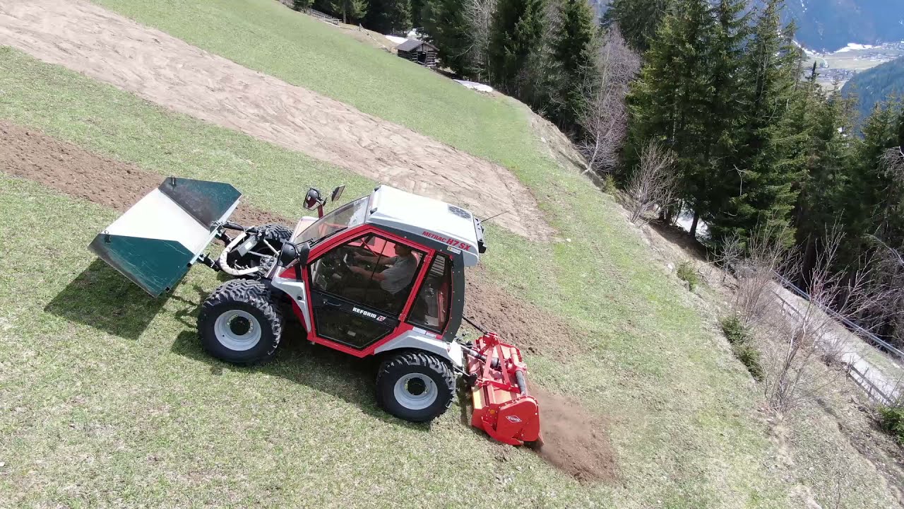 Metrac mit Ackerfräse Kuhn EL 53