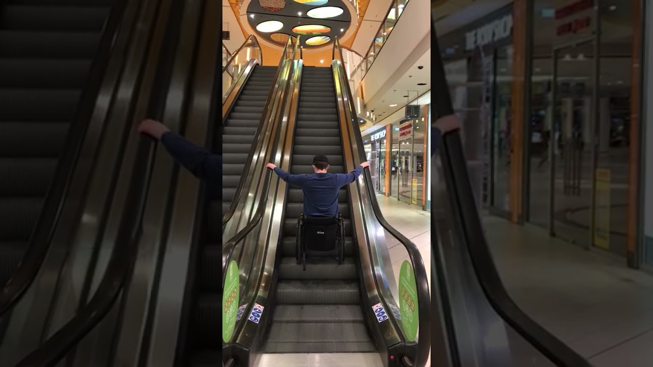 Rolltreppe mit Rollstuhl fahren