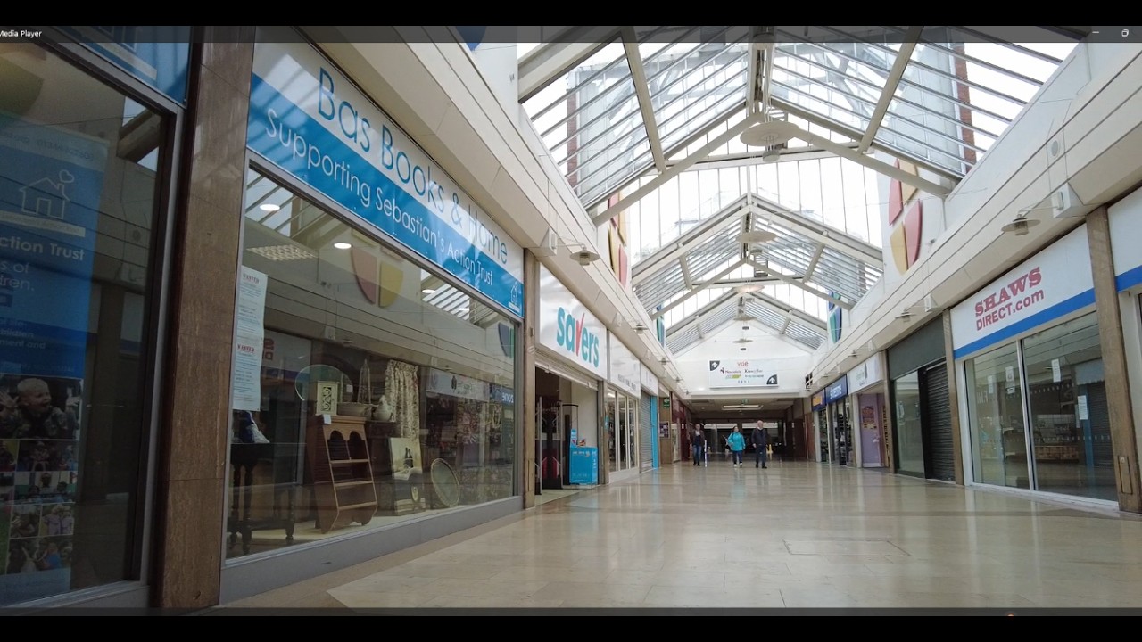 Walking through The Kennet Centre. Newbury. 18.08.2023.