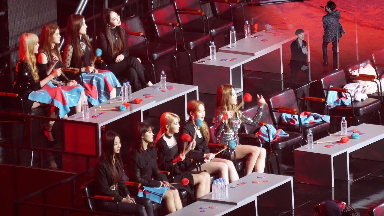 모모랜드 MOMOLAND 리액션 reaction : 아이콘 iKON 바비, 비아이 BI, Bobby 'BLING BLING' : fancam : 190105