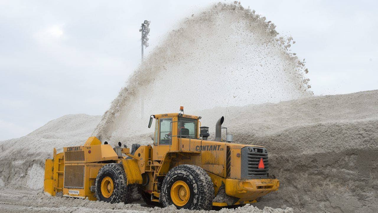Montreal opening extra dump site to handle massive snowfall