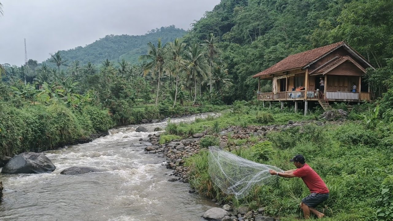 Hidup di desa.. belum banyak yang tau kalau di kampung ini ada sungai yang airnya jernih 