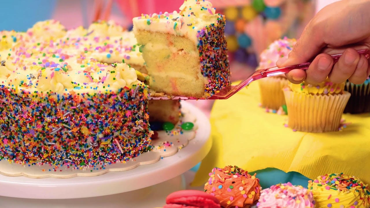 Soothing Piano Music and Relaxing Cake Decorating Scenes