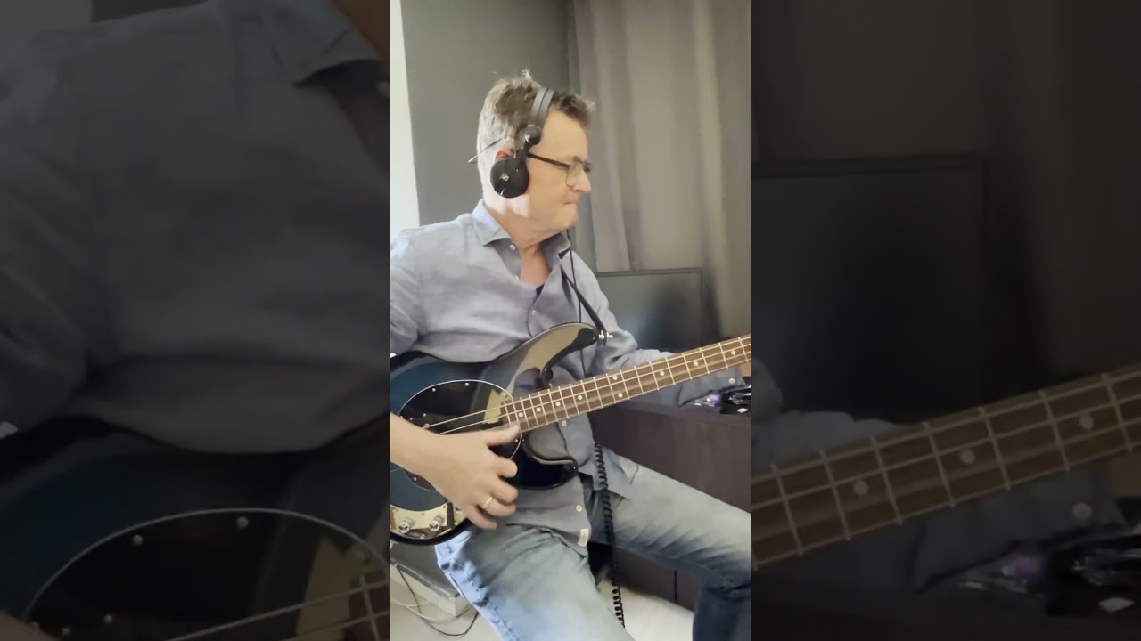 Jamming on the Music Man StingRay Special #jazz #funk #groovejazz  #markking #level42 #louisjohnson