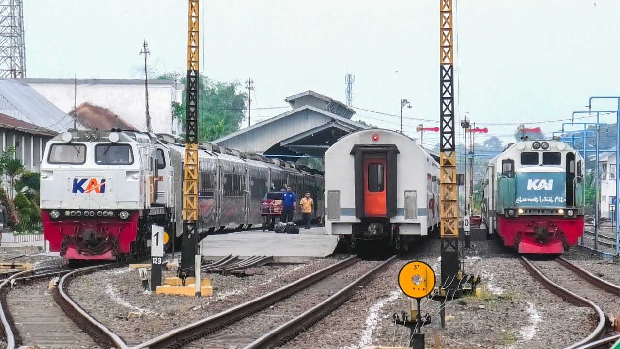 SEMUA JALUR FULL TERISI ! RAMAINYA KERETA API DI JAM SIBUK STASIUN BLITAR SORE HARI