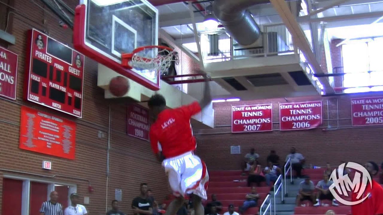 Kwe Parker With The CRAZY 360 Scoop Dunk At Diamond Day!!