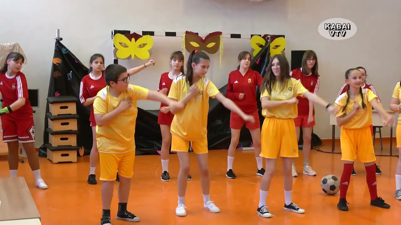 A Sári Gusztáv Általános Iskola és Alapfokú Művészeti Iskola felsőseinek farsangja 2024.02.23-án