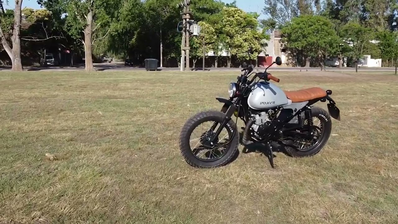 Bajaj Boxer BM 150 Street Tracker.