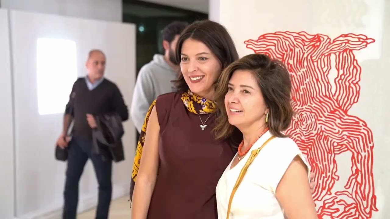 Decollage Art Space Sezonu Açtı! Damla Yücebaş'ın Yürüyüşler Sergisi 2 Kasım'a Kadar Decollage'da!