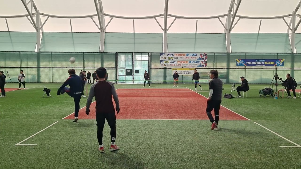 족구라이프 50대 왕중왕전 24팀 1부4강 꿀쨈 원마인드 박종열 : 대우화성 정상혁, 역전재역전, 아웃판정후 노플레이로 번복이 아니라 상대에게 점수준것은 아쉽군요