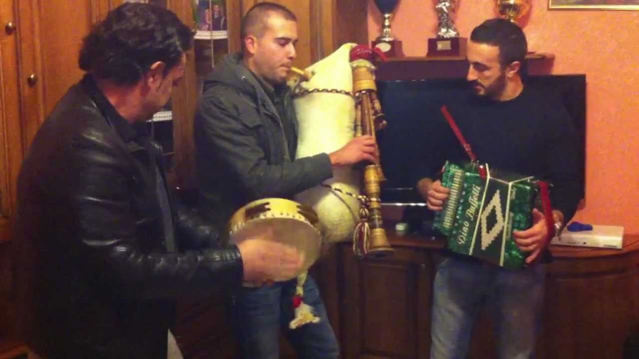 Suonata con la zampogna a chiave..