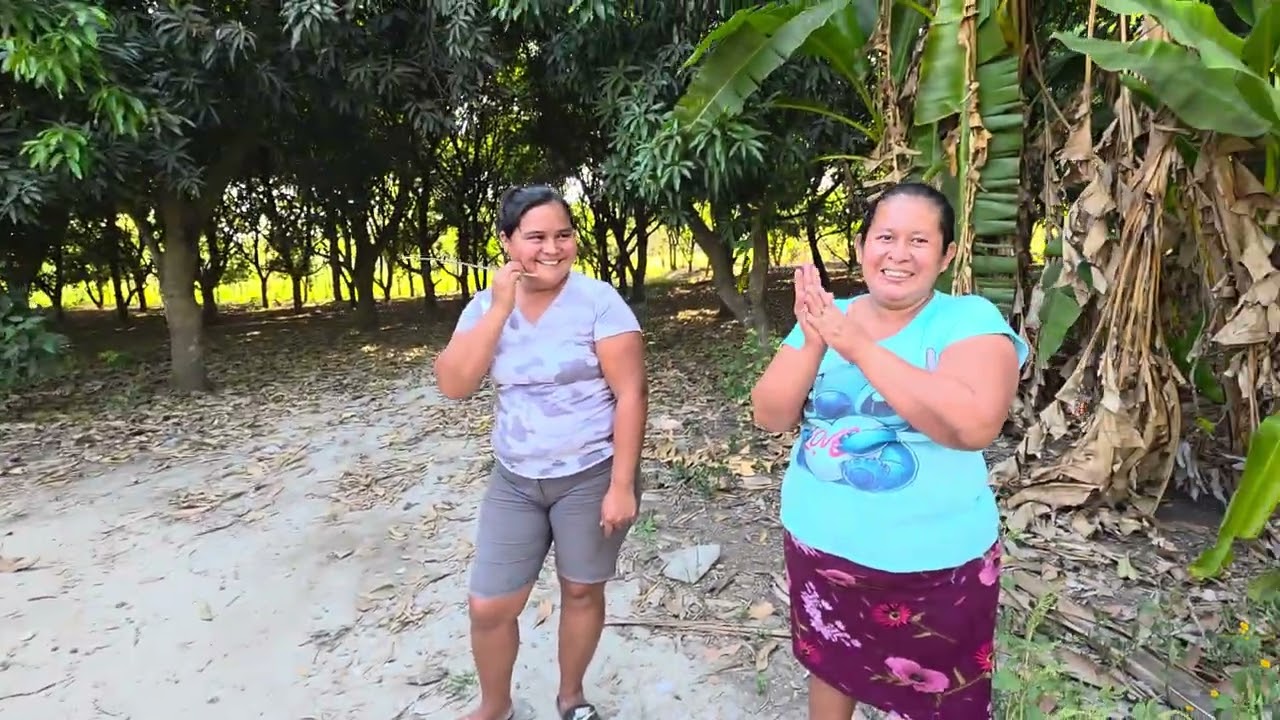 Maili y Juana muy agradecidas con la ayudas que enviaron la pareja salazar. 