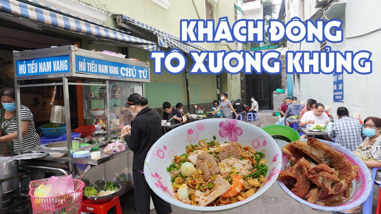 Quá nể HỦ TIẾU NAM VANG 25 năm ở đầu hẻm với những tô xương khủng khách ăn phải điện thoại đặt trước