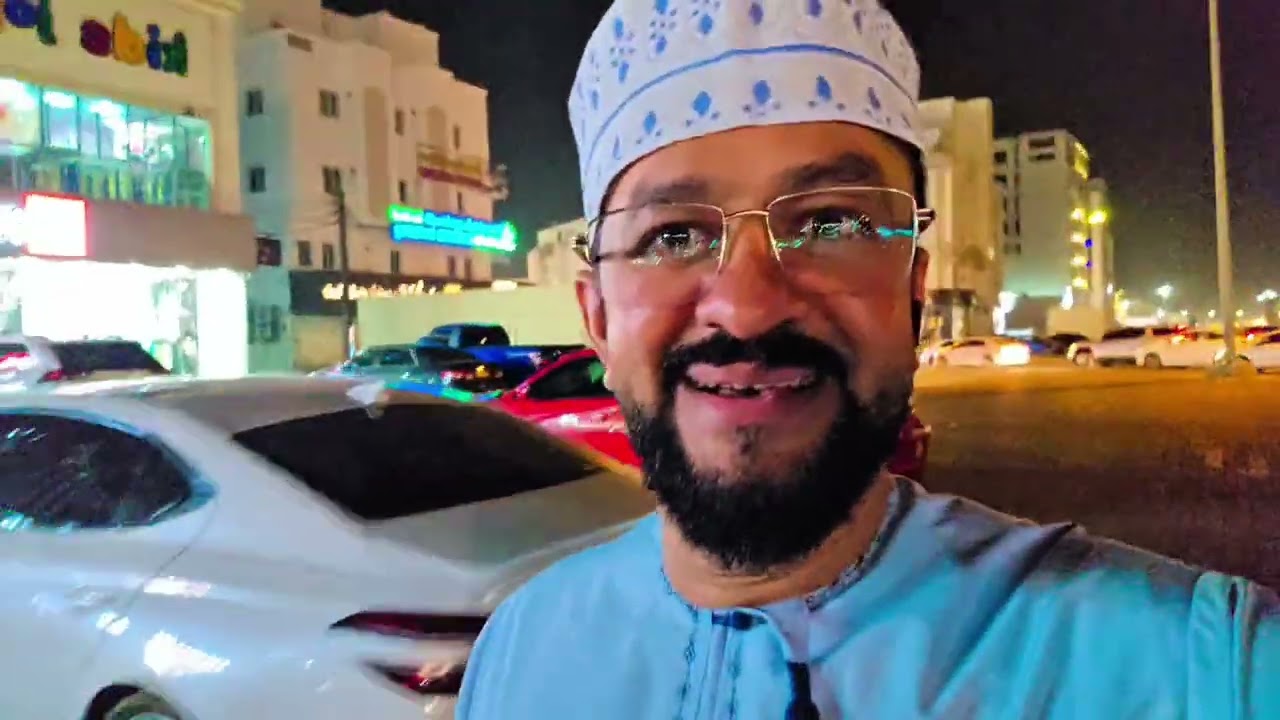 التسوق في سوق الخوض أحد اسواق سلطنة عمان المميزة التي بها العديد من المحلات الراقية | اسواق عمان