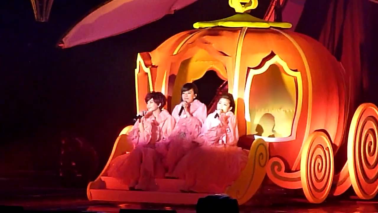 金钟罩铁布衫- S.H.E. Is The One 爱而为一 Singapore Concert 2010