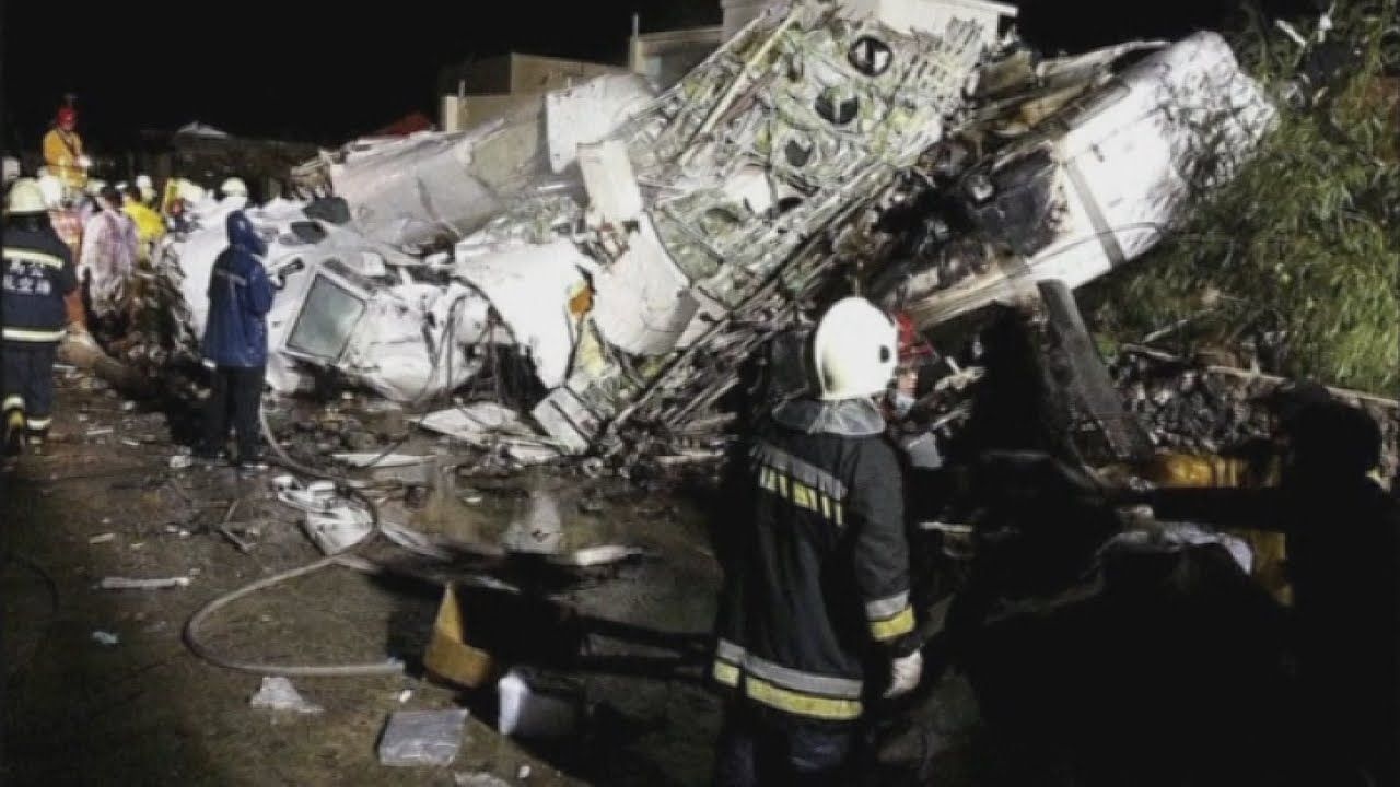 Taiwan plane crash: TransAsia Airways crash kills at least 40