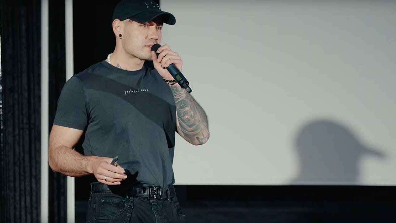 Jak najít své místo, když nikam nepatříte | Renne Dang | TEDxPrague Youth