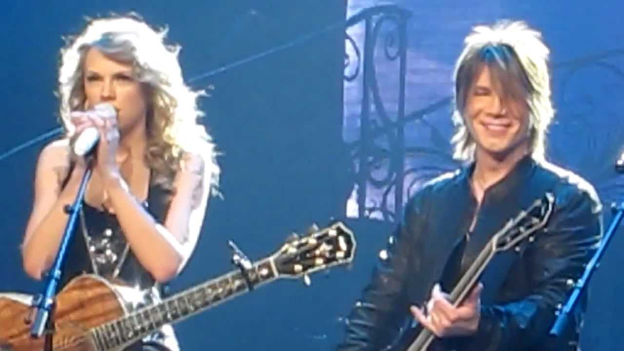 Taylor Swift MSG 11/21/11 with Johnny Rzeznik IRIS