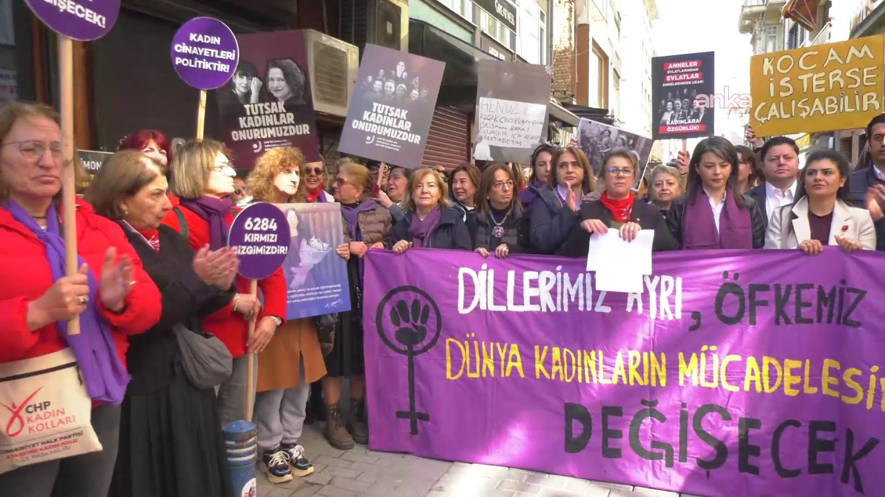 CHP İstanbul Kadın Kolları Başkanı Hatice Selli Dursun açıklama yapıyor
