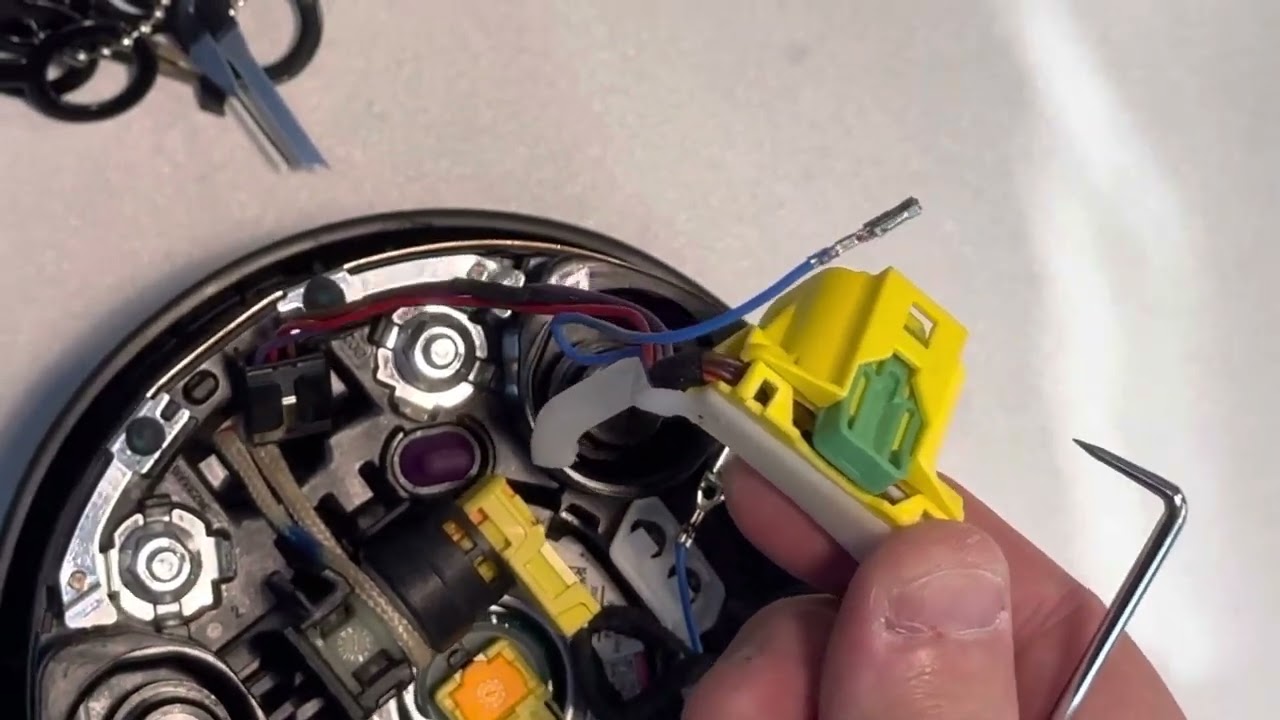Rewiring B9 airbags for B8 or C7 cars with reprogrammed buttons
