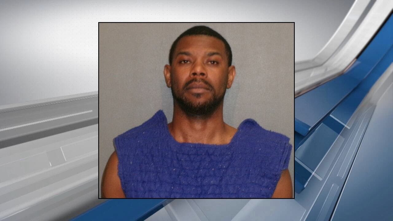 Показания под присягой: Житель Минеолы несколько раз выстрелил в свою жену, после чего позвонил в...