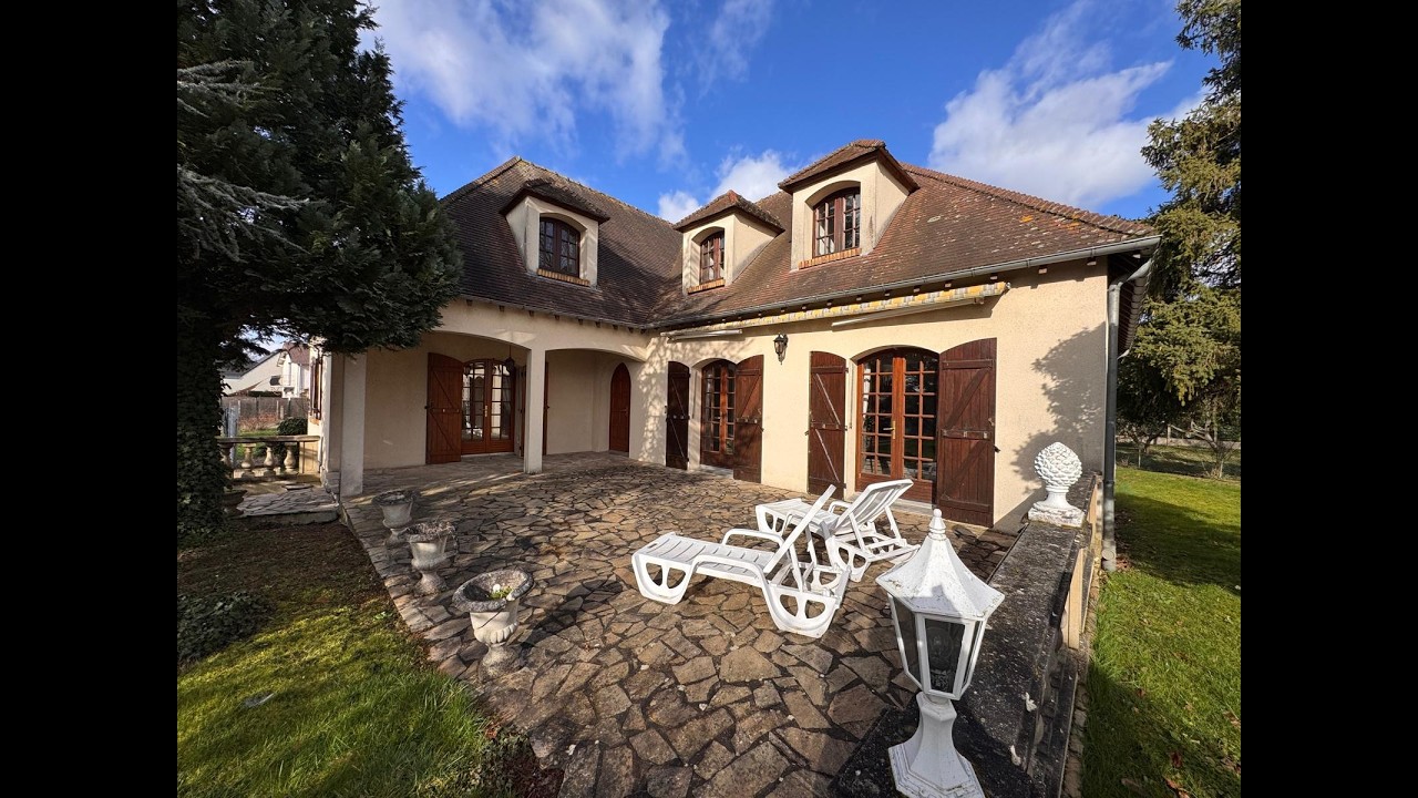 THORIGNY SUR MARNE - PAVILLON INDEPENDANT DE 200M² SUR SOUS SOL TOTAL
