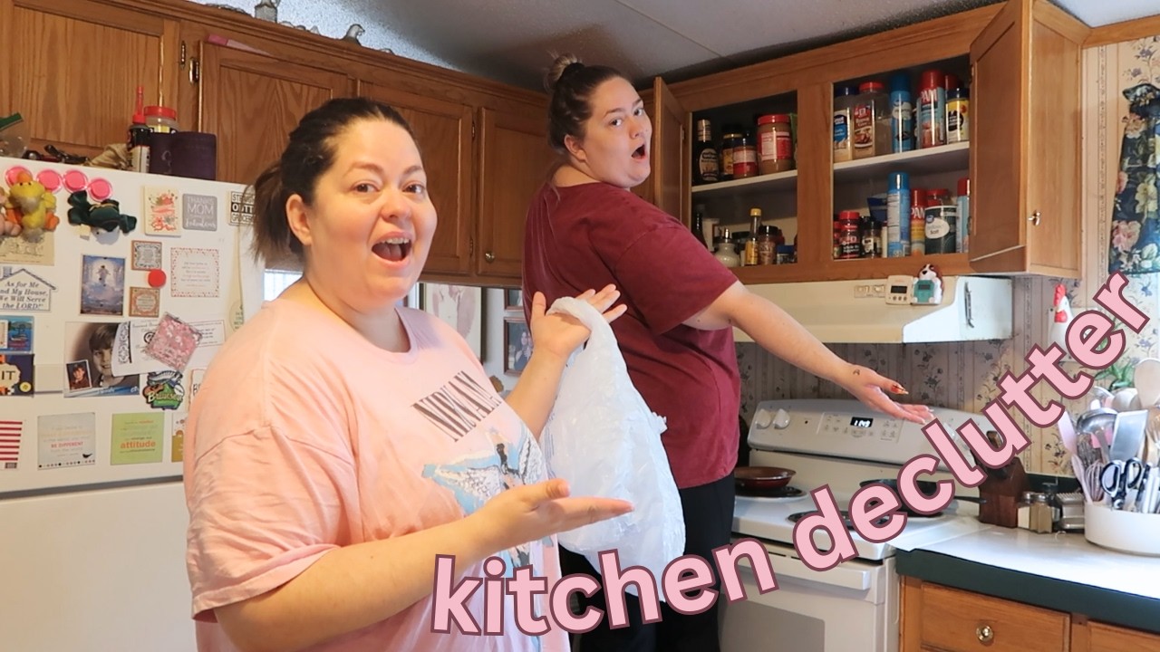 Kitchen Declutter : decluttering the spice cabinet