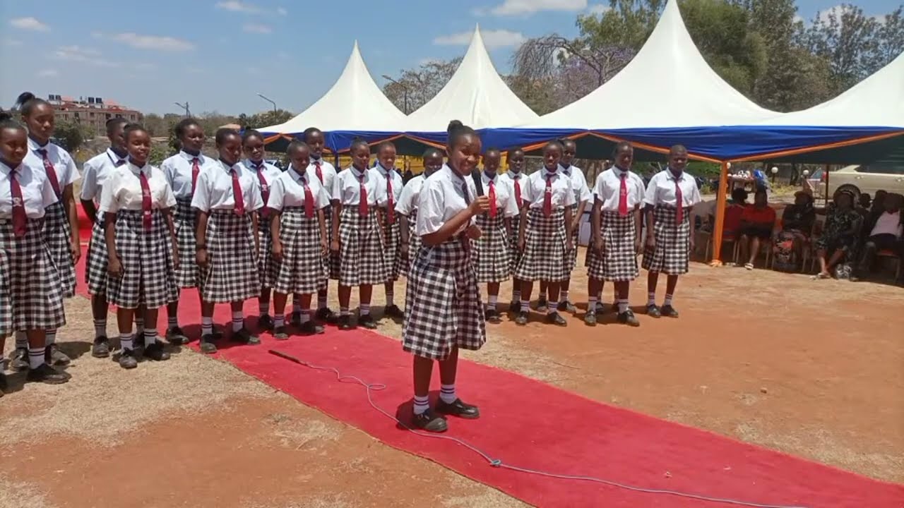 See How This Mwaani Girls HeadGirl Caught Mutula Jnr Unawares, Gifted Him With This Wonderful Gift