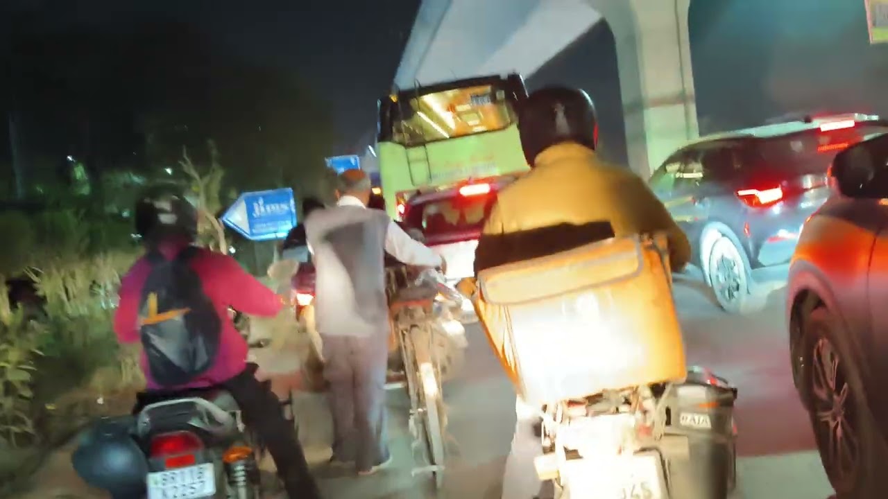 Today traffic rohini west to Rithala thana nahar 😡 daily itna jaam lagta hai .