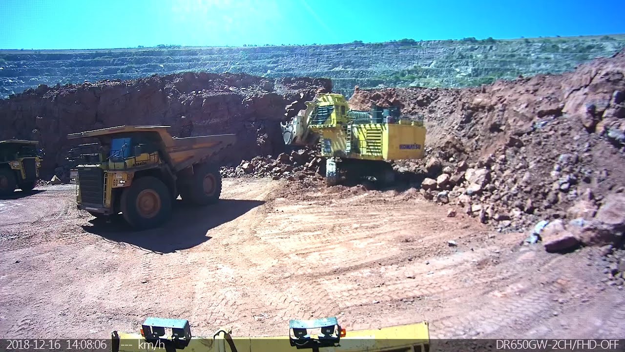 KOMATSU PC3000 LOADING BELAZ 130 TONS ANG HD 785 100 TONS