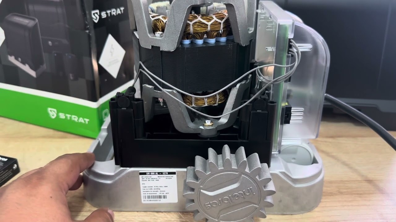 Motor para portón con cremallera DR 600 AL marca Intelbras