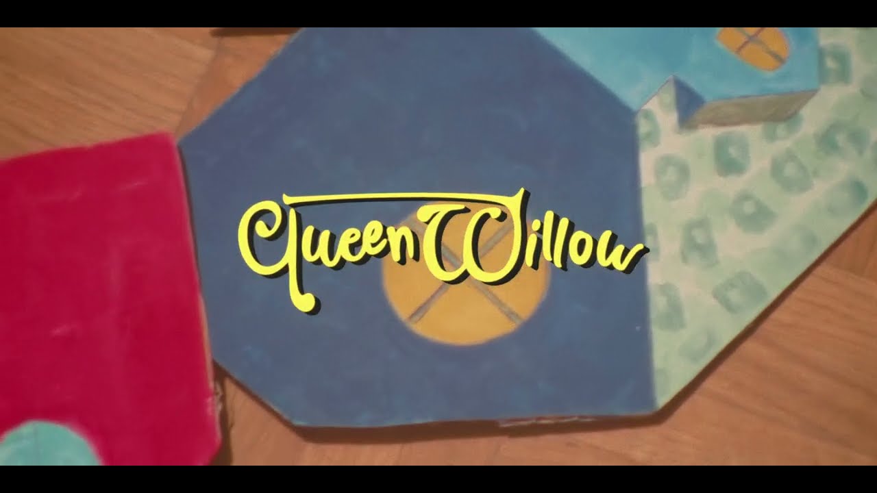 QUEEN WILLOW • AT THE BOTTOM OF A STAR (Live Session)