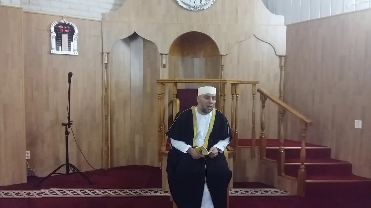 أعوذ بكلمات الله التامة من غضبه وشر عباده ومن همزات الشياطين وأن يحضرون 
من أدعية نبوية شريفة في دفع