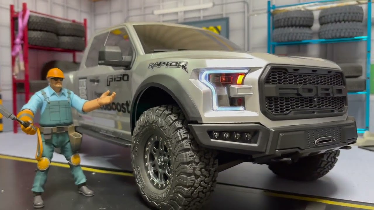 TRACTION HOBBY 1/8 FORD F-150 ll Unboxing & Off-Road Adventure