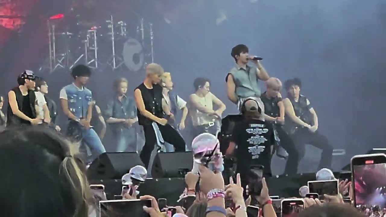 Seventeen - Super at LOLLAPALOOZA BERLIN 240908