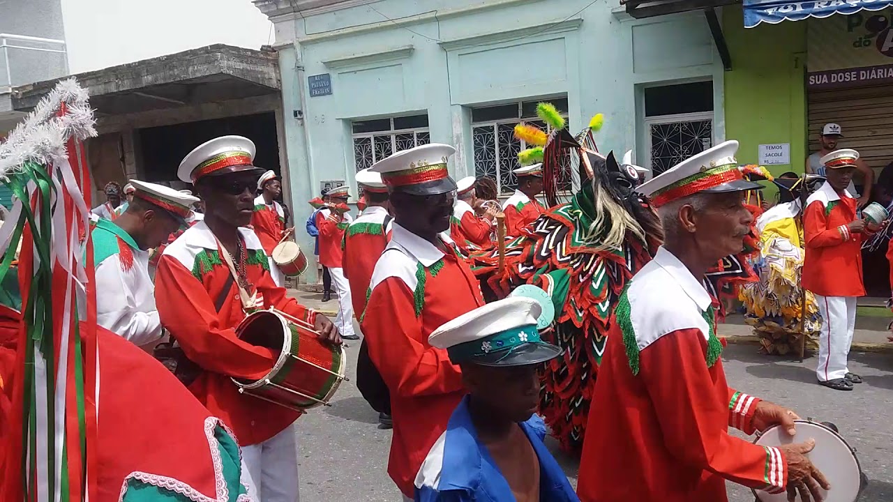 Bandeira Santa Cecília de Cordeiro- rj chegando no festival em Monnerat 21/01/2018
