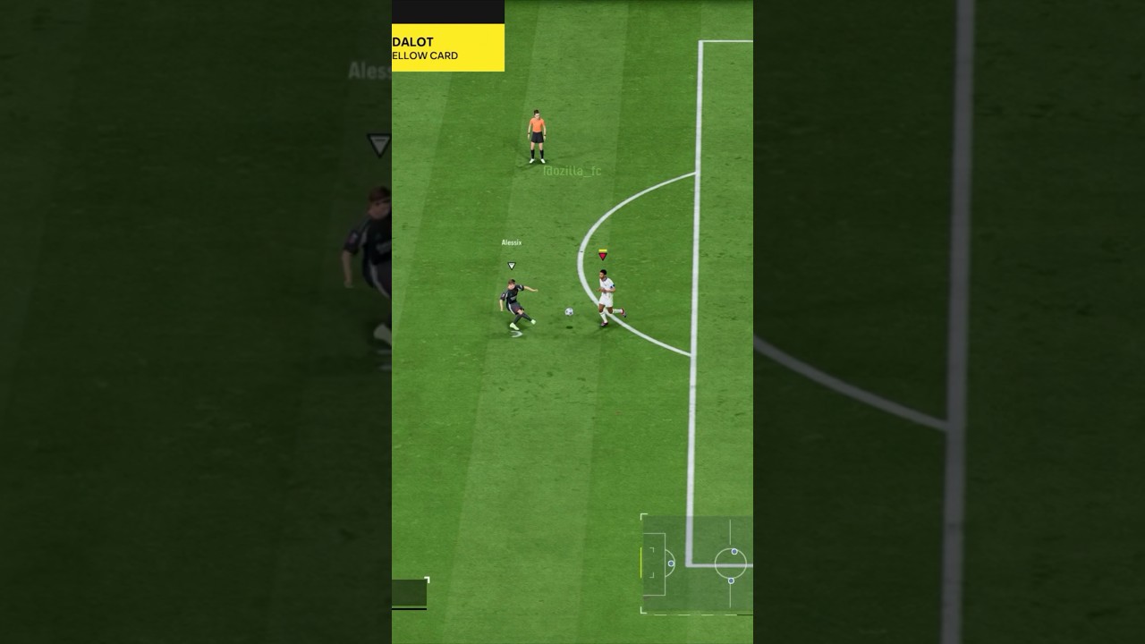 This R1 Glitch NEEDS to be PATCHED asap! 😂 #eafc #eafc25 #fc25 #fut #football #shorts
