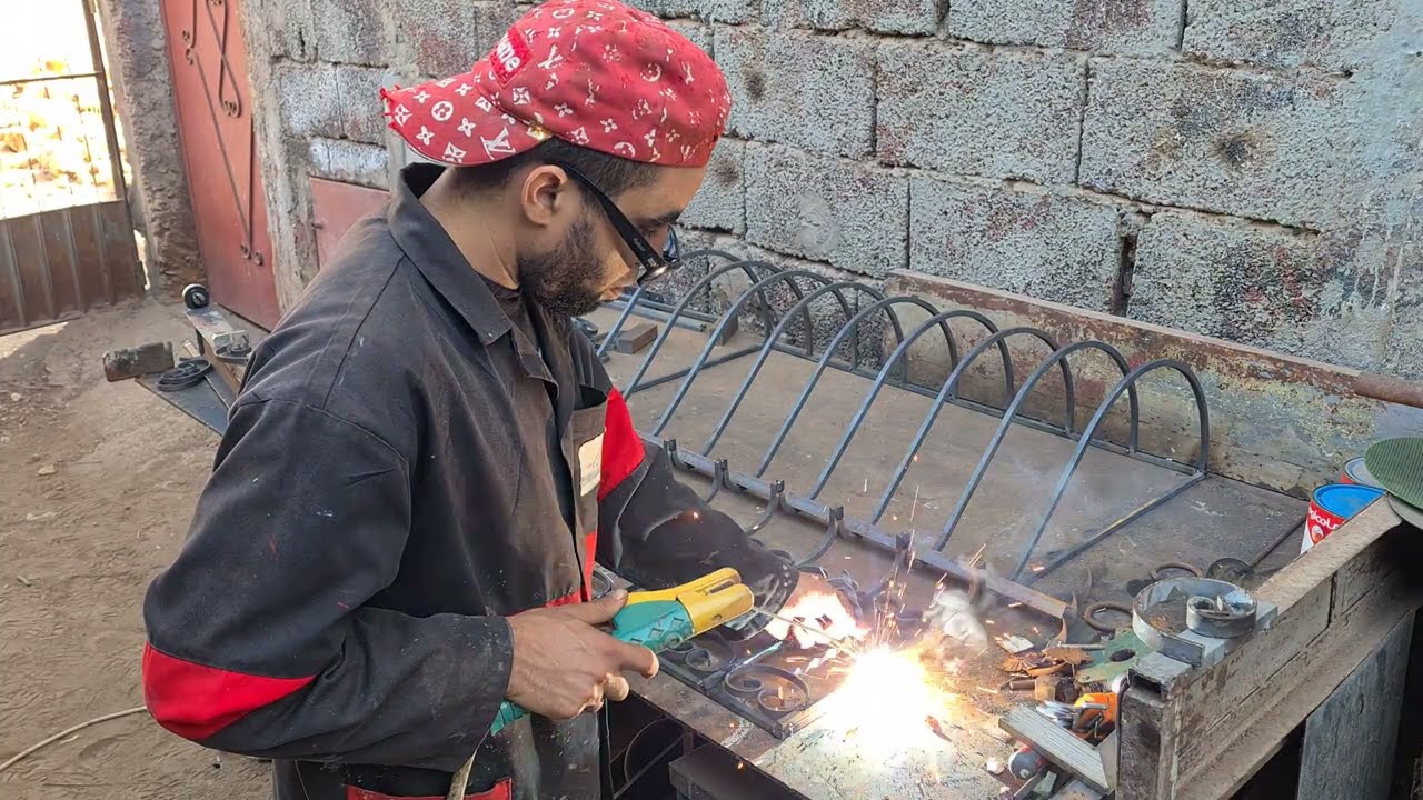 كيفية عمل شباك حديد بسيط 