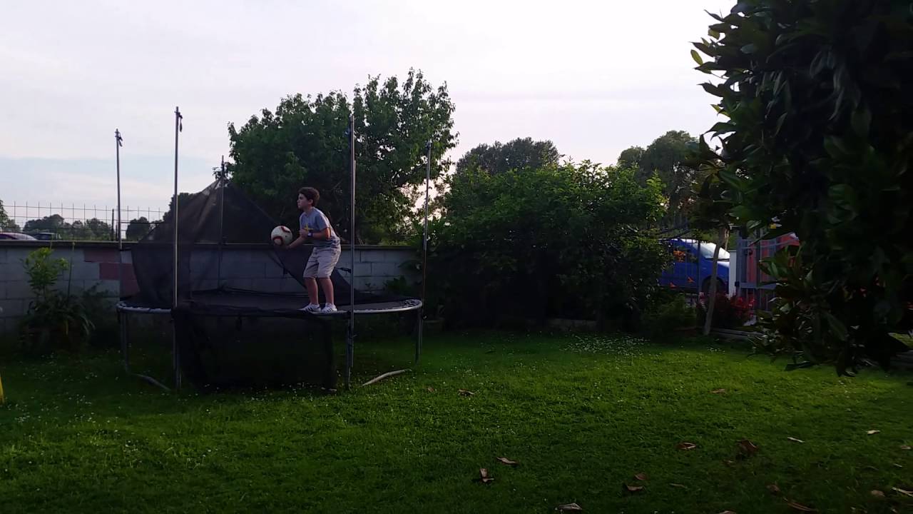 MEZZA ROVESCIATA SUL TRAMPOLINO
