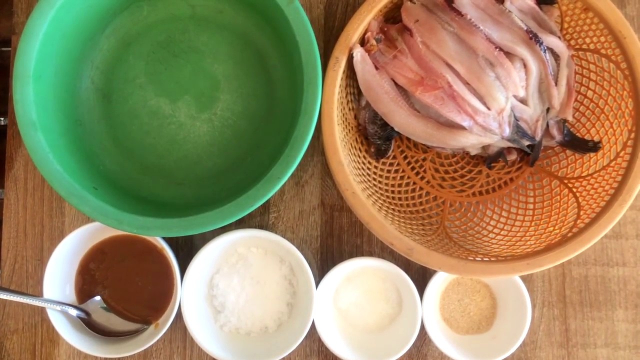 Flies will be away with this method of dried fish--របៀបប្រឡាក់ត្រីឆ្ងាញ់  ហាលមិនអោយរុយរោម