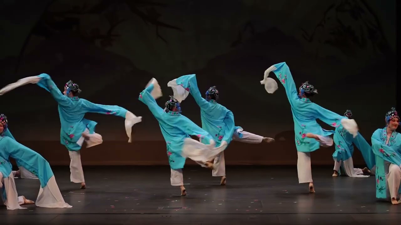 16 戏曲水袖舞蹈《梨园心语》Lindenwood U