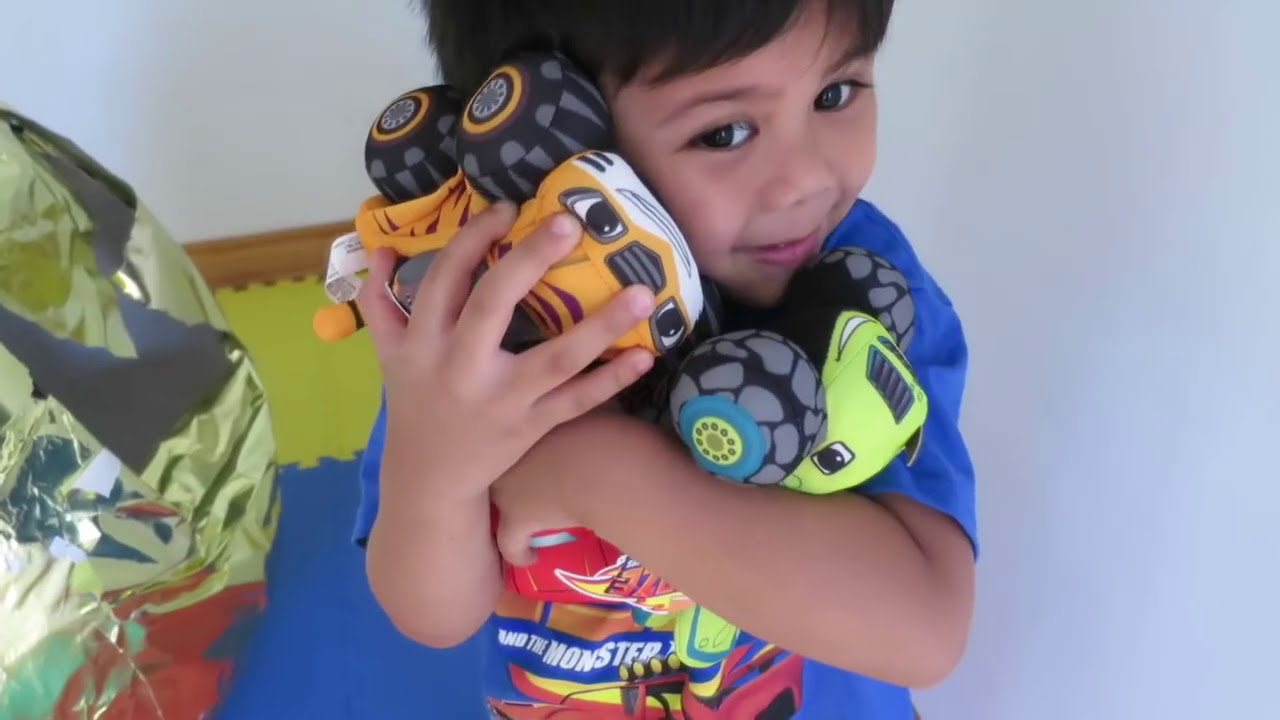 Golden Giant Egg Surprise Opening Blaze and the Monster Machine