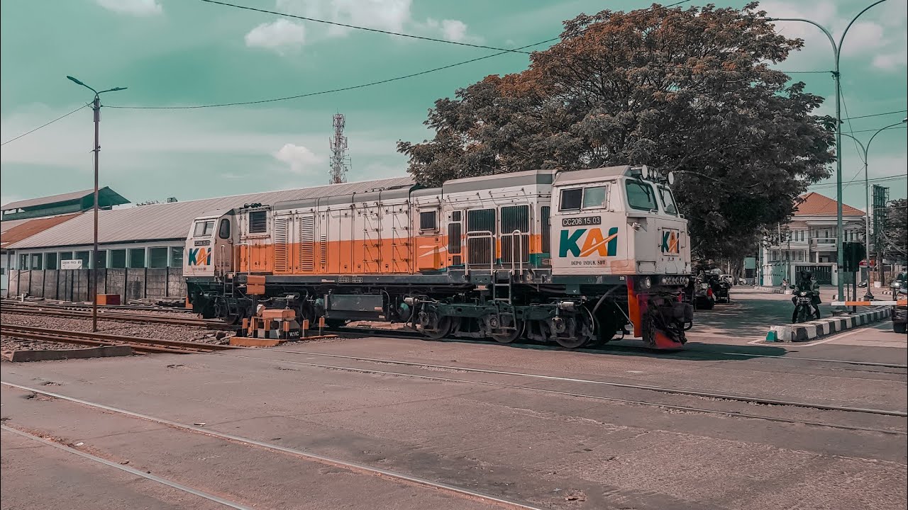 DAPAT 2 MOMEN, Hunting Kereta Api Di JPL 1 Semarang Poncol